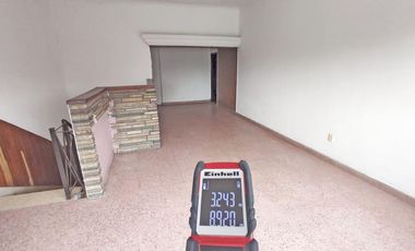 Venta Casa en planta alta 3 habitaciones living comedor cocina patio terraza Zona Jerárquicos
