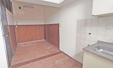 Venta Casa en planta alta 3 habitaciones living comedor cocina patio terraza Zona Jerárquicos