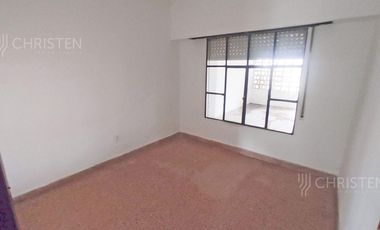 Venta Casa en planta alta 3 habitaciones living comedor cocina patio terraza Zona Jerárquicos