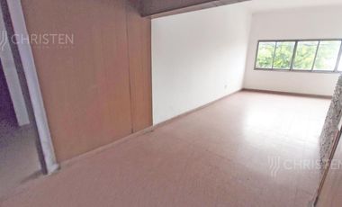 Venta Casa en planta alta 3 habitaciones living comedor cocina patio terraza Zona Jerárquicos