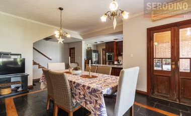 Chalet con excelente lote y ubicación