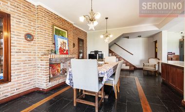Chalet con excelente lote y ubicación