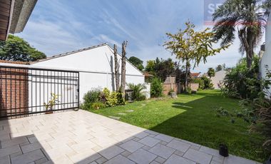 Chalet con excelente lote y ubicación