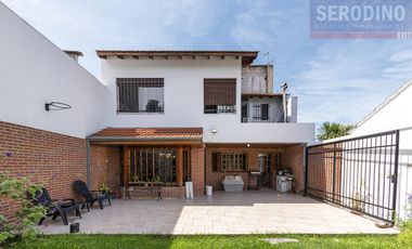 Chalet con excelente lote y ubicación