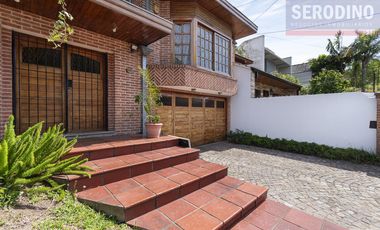Chalet con excelente lote y ubicación