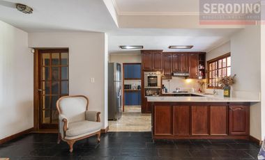 Chalet con excelente lote y ubicación