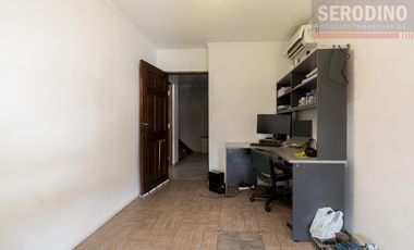 Chalet con excelente lote y ubicación