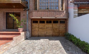 Chalet con excelente lote y ubicación