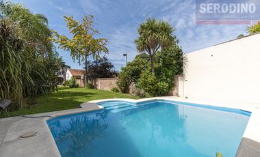 Chalet con excelente lote y ubicación