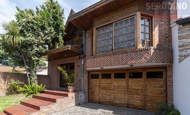 Chalet con excelente lote y ubicación