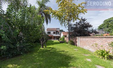 Chalet con excelente lote y ubicación