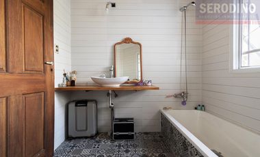Chalet con excelente lote y ubicación