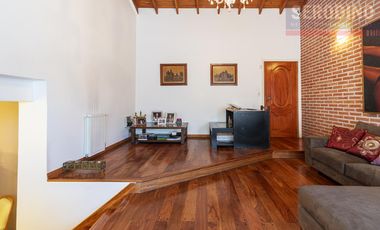 Chalet con excelente lote y ubicación