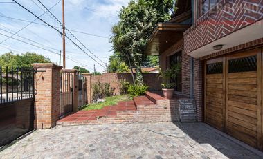 Chalet con excelente lote y ubicación