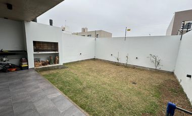 Venta Duplex - 4 Dormitorios - B° Prados de Manantiales