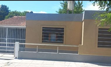 Casa en venta - 2 Dormitorios 1 Baño - Cochera - 210Mts2 - San Clemente del Tuyú