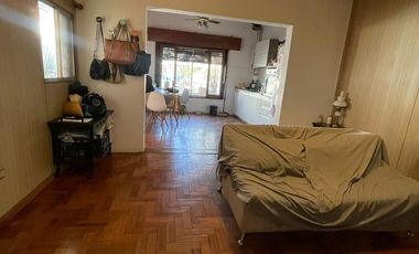 Casa en Villa Dominico de 3 ambientes con cochera y patio
