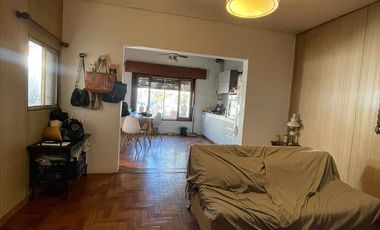 Casa en Villa Dominico de 3 ambientes con cochera y patio