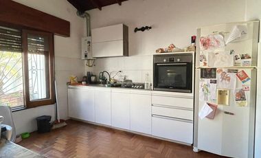 Casa en Villa Dominico de 3 ambientes con cochera y patio
