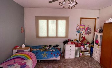 Casa en Villa Dominico de 3 ambientes con cochera y patio