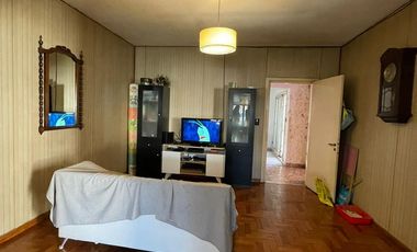 Casa en Villa Dominico de 3 ambientes con cochera y patio