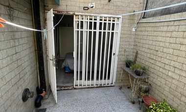 Casa en Villa Dominico de 3 ambientes con cochera y patio