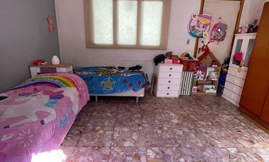 Casa en Villa Dominico de 3 ambientes con cochera y patio