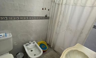 Casa en Villa Dominico de 3 ambientes con cochera y patio