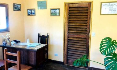 CASA CON OFICINA Y GALPON