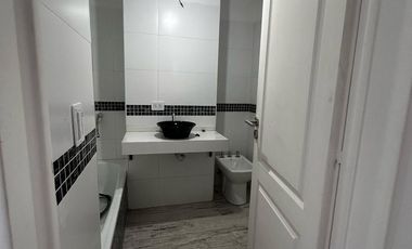 Venta 3 amb. 75M, frente, Lanús. Iberlucea 2922.