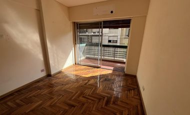 Depto 3 Amb con Balcón Excelente Estado en Avellaneda Centro