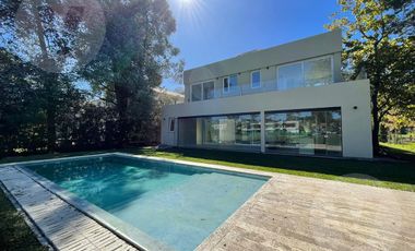 Casa en venta - Barrio Saint Thomas Oeste, Canning