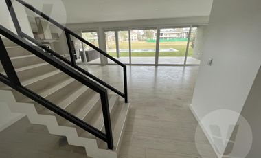 Casa en venta - Barrio Saint Thomas Oeste, Canning