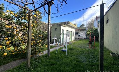 Venta de casa de 2 ambientes con cochera en Wilde