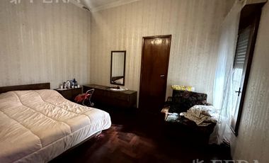 Venta de casa de 2 ambientes con cochera en Wilde