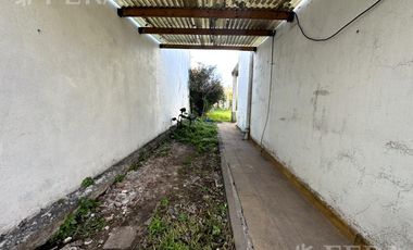 Venta de casa de 2 ambientes con cochera en Wilde