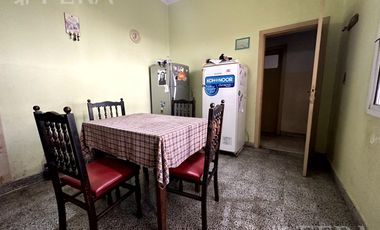 Venta de casa de 2 ambientes con cochera en Wilde