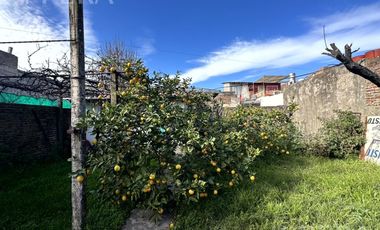 Venta de casa de 2 ambientes con cochera en Wilde