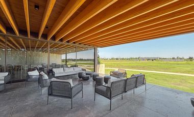 Terreno de 1000m² con fondo a reservorio y orientación Sur