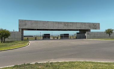 Terreno de 1000m² con fondo a reservorio y orientación Sur