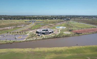 Terreno de 1000m² con fondo a reservorio y orientación Sur