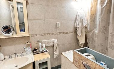 Importante casa de 5 dormitorios sobre Av. Mate de Luna al 2100, zona Parque Avellaneda