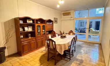 Importante casa de 5 dormitorios sobre Av. Mate de Luna al 2100, zona Parque Avellaneda