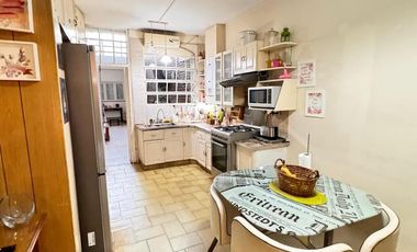 Importante casa de 5 dormitorios sobre Av. Mate de Luna al 2100, zona Parque Avellaneda