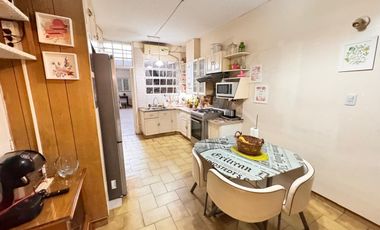 Importante casa de 5 dormitorios sobre Av. Mate de Luna al 2100, zona Parque Avellaneda