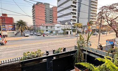 Importante casa de 5 dormitorios sobre Av. Mate de Luna al 2100, zona Parque Avellaneda