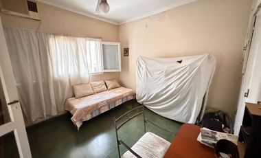 Importante casa de 5 dormitorios sobre Av. Mate de Luna al 2100, zona Parque Avellaneda