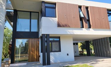 EXCLUSIVA CASA A ESTRENAR EN MIRALAGOS