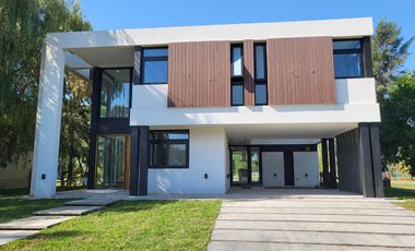 EXCLUSIVA CASA A ESTRENAR EN MIRALAGOS