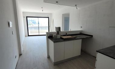 Dpto 3 amb a estrenar, 2° C, 63,25 m2 total, c/balcón semicubierto al fte, Liniers.